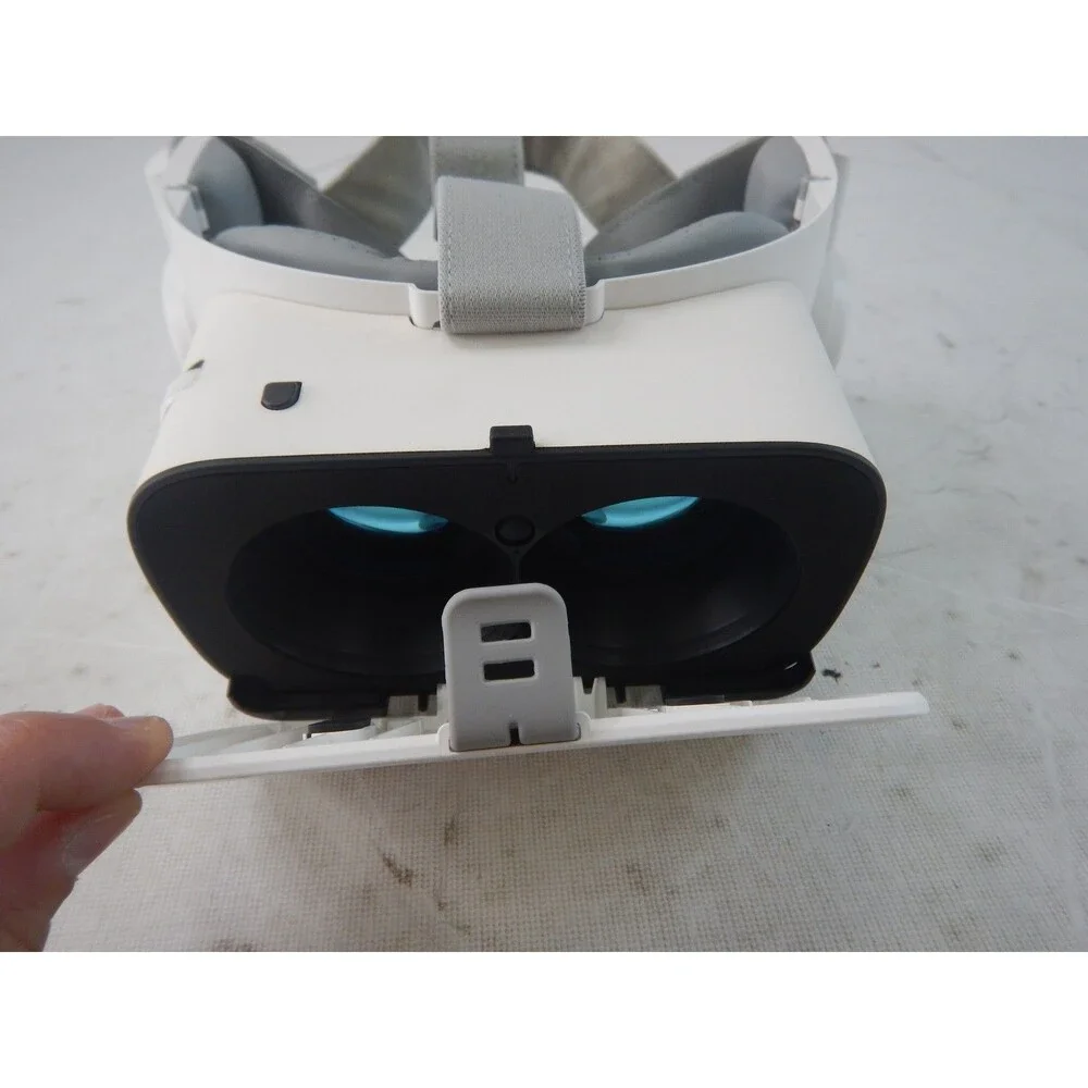 TiCCoonuts Z6WHITE - VR Headset Glasses with Bluetooth Headphones, White